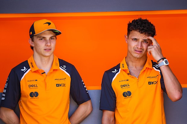 Oscar Piastri (solda) ve Lando Norris.