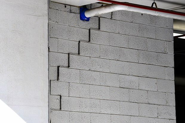 A crack is seen in the structure of the Mascot Towers. (AAP Image/Bianca De Marchi)
