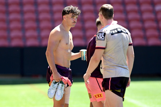 BRISBANE, AUSTRALIA - SEPTEMBER 26: Herbie Farnworth is seen with strapping on his left leg during a Brisbane Broncos NRL training session at Suncorp Stadium on September 26, 2023 in Brisbane, Australia. (Photo by Bradley Kanaris/Getty Images)