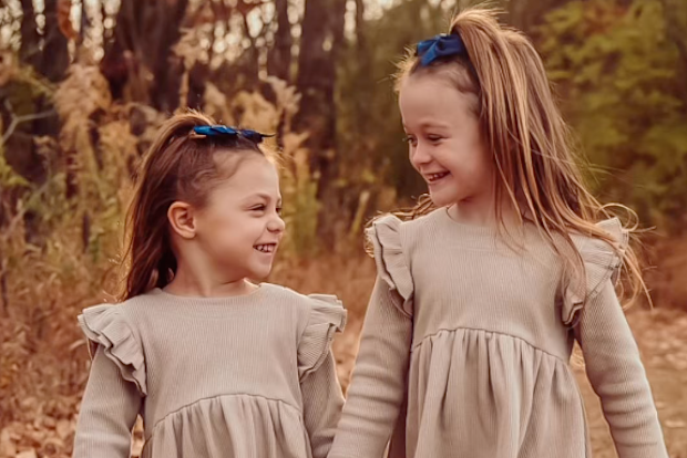Brooklyn (right) with her sister Aubrey.