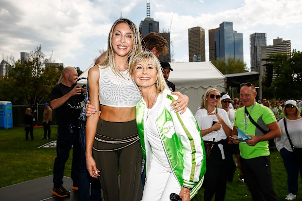 Chloe Lattanzi and Olivia Newton John attend the Olivia Newton-John Wellness Walk and Research Run