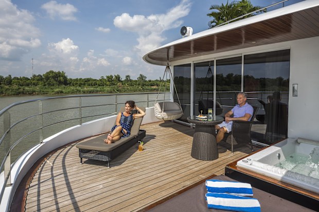 Scenic Spirit, Exterior