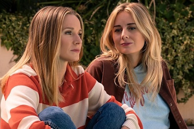 Kristen Bell and Justine Lupe in Netflix series Nobody Wants This