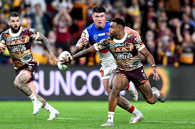 Ezra Mam flick passes the ball to Broncos teammate Adam Reynolds.