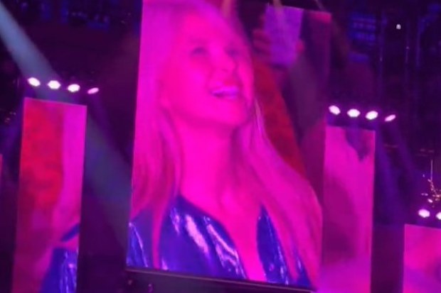 Christie Brinkley dancing to Uptown Girl