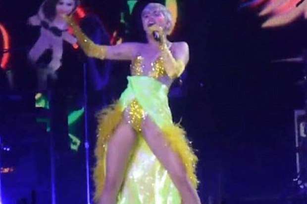 Miley Cyrus, Selena Gomez