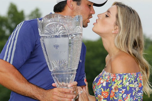 Jason Day kisses his wife after receiving the Barclays trophy. (AFP)