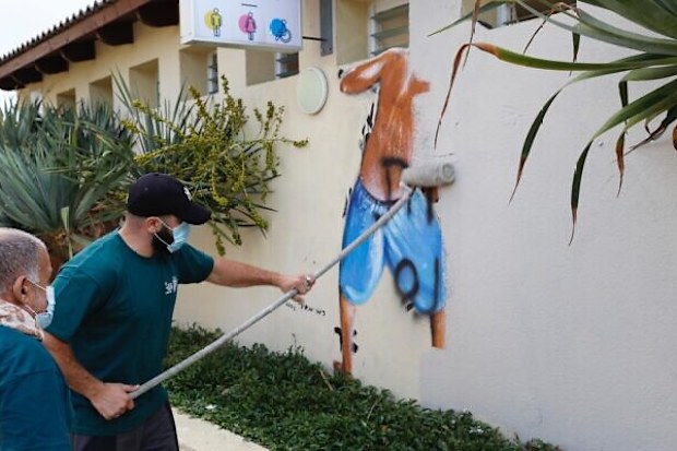 Tel Aviv takes down mural