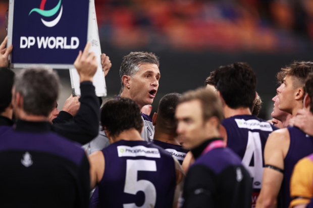 SYDNEY, AUSTRALIA - JUNE 17:  Dockers head coach Justin Longmuir speaks to players at three quarter time during the round 14 AFL match between Greater Western Sydney Giants and Fremantle Dockers at GIANTS Stadium, on June 17, 2023, in Sydney, Australia. (Photo by Matt King/AFL Photos/via Getty Images )