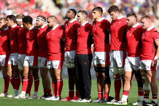 Players of Wales sing the national anthem.