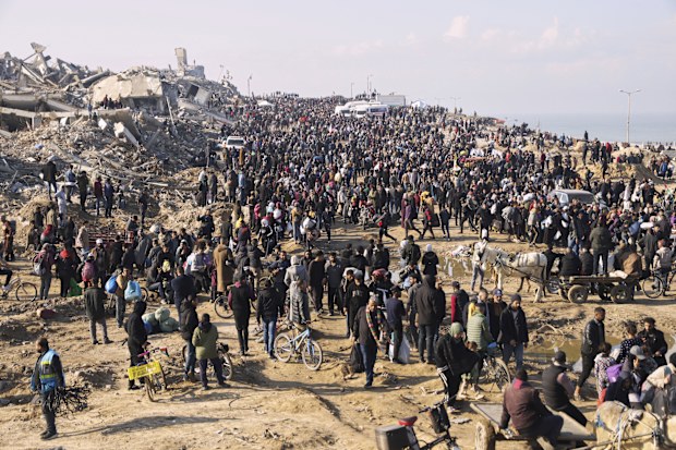 Displaced Palestinians return to their homes in the northern Gaza Strip