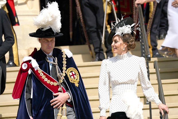 Kate and William waiting for a carriage 