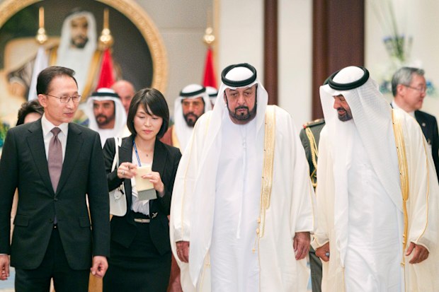 South Korean President Lee Myung Bak, left, meets UAE president Sheik Khalifa bin Zayed Al-Nahyan, 2nd right, and UAE Crown Prince Sheik Mohammed bin Zayed Al-Nahyan in Abu Dhabi, UAE, Sunday March 13, 20