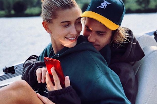 Justin Bieber, Hailey Baldwin, boat, phone, selfie