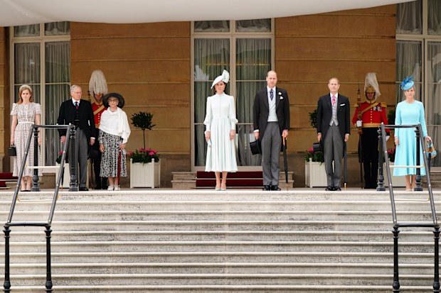 Kate Middleton Buckingham Palace garden party