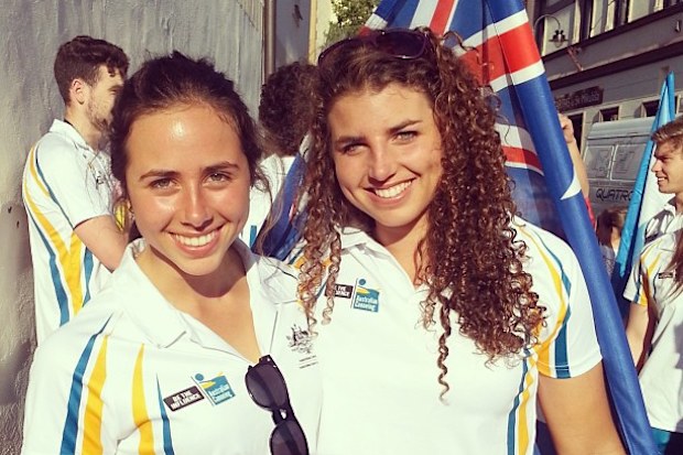 Jess Fox and sister Noemie Fox in their teens.