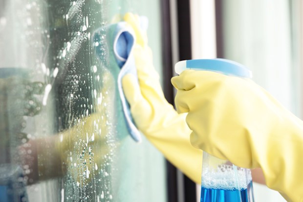 Cleaning mirror