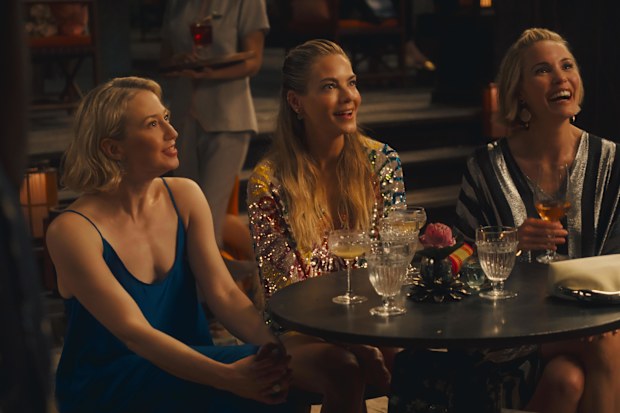 Carrie Coon, Michelle Monaghan and Leslie Bibb in  The White Lotus season 3