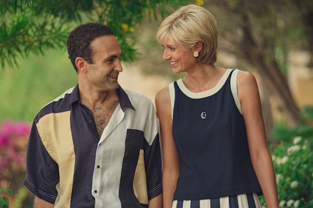 Elizabeth Debicki as Diana, Khalid Abdalla as Dodi Fayed in Season 6 of The Crown