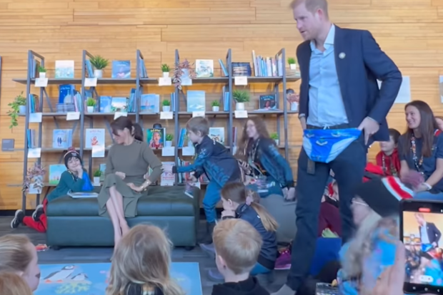 Prince Harry gets Budgy Smugglers from Team Australia at Invictus Games 
