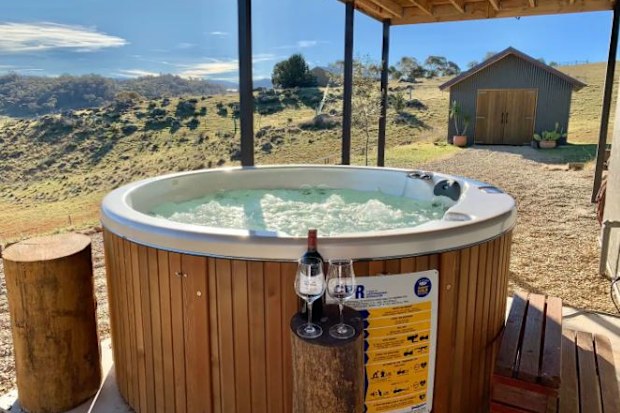 charlottes lane airbnb jindabyne nsw has a spa