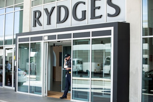 Australian Federal Police at the International Airport Rydges Hotel. Travellers will be force to quaranteen in hotels after arrivaing back to Australia due to the outbreak of the Coronavirus. Photographed at the International Airport in Sydney on March 28, 2020. Photo: Dominic Lorrimer