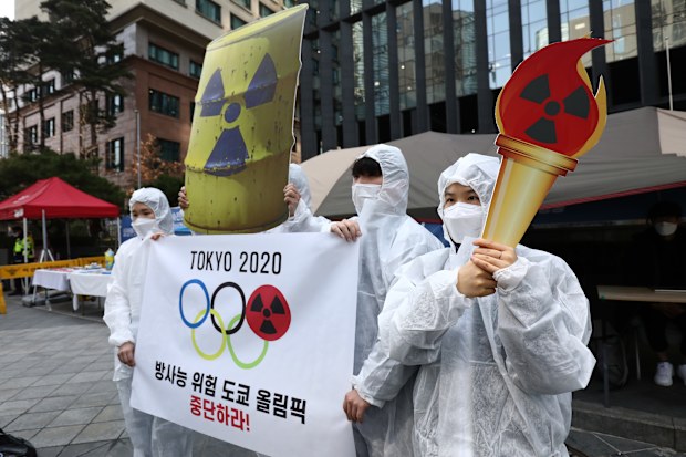 Protesters march in Seoul 