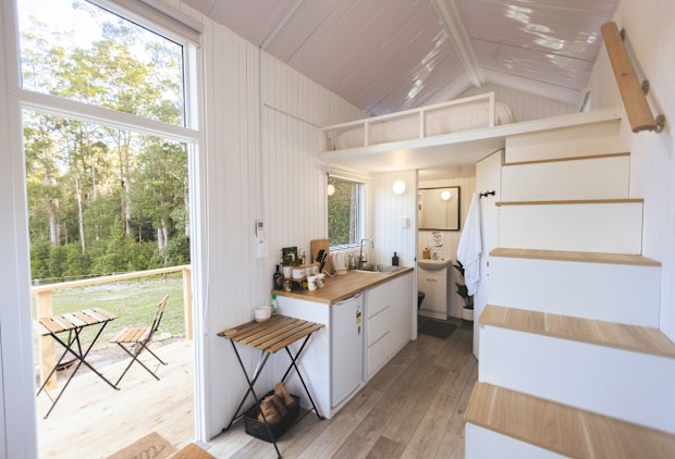 Kookaburra Cabin is tucked in the Sunshine Coast hinterland near the small rural town of Palmwoods.