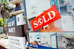 National house prices are set to hit a downturn, new data suggests.
