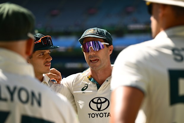 Pat Cummins of Australia speaks to his players.