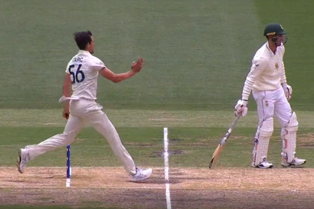 Mitchell Starc thinks about the Mankad on Theunis de Bruyn at the MCG.