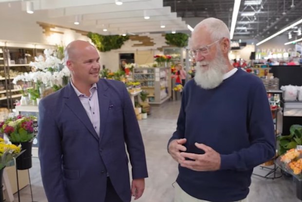 David Letterman spends time in  Hy-Vee grocery store in Indianapolis. 