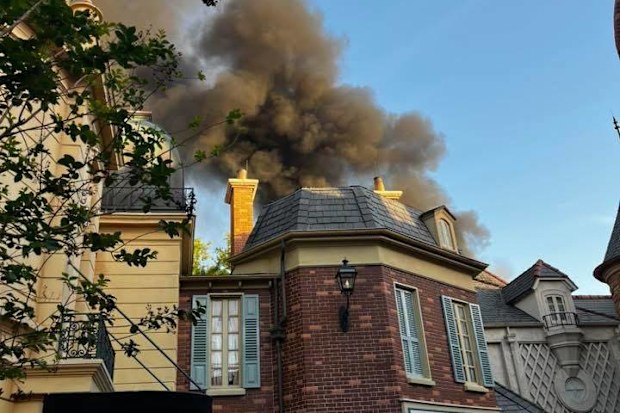 Large fire in Epcot, Florida
