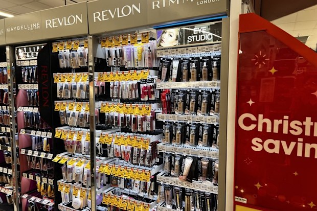 Revlon discontinues Revlon Colorstay Creme Eye Shadow