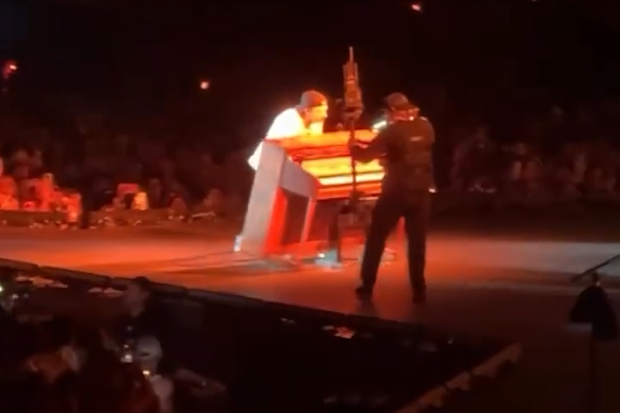 Morgan Wallen flipping piano