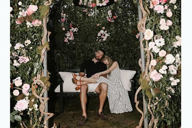 Taylor Swift and Travis Kelce 