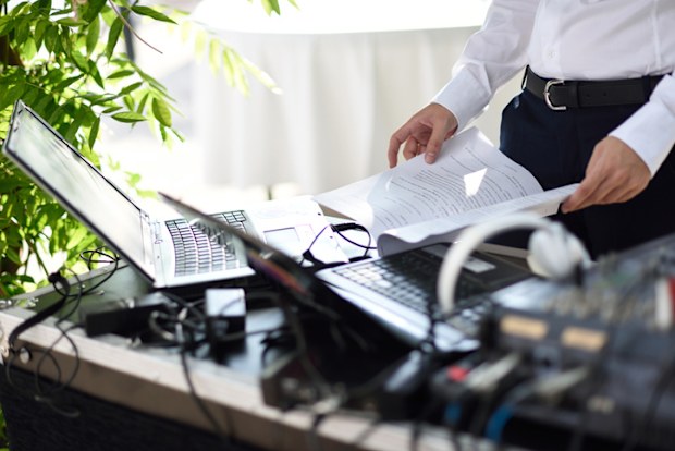 wedding dj insane contract bride shares on reddit wedding shaming thread