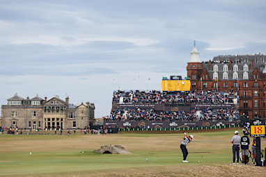 Smith tees off on 18th