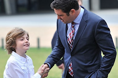 Stynes' former teammate and commentator Garry Lyon was at the unveiling. (AAP)