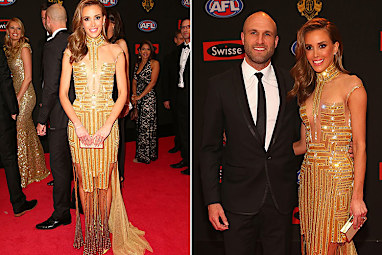 Rebecca Judd once again dazzled on the arm of her husband, Chris. (AAP)