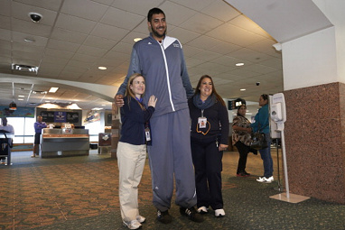 <b>Sim Bhullar has inked a contract with the Sacramento Kings to become the first player of Indian descent to sign for an NBA team.</b><br/><br/>Bhullar, who was born in Toronto, was a member of the Kings squad that captured the 2014 NBA Summer League title in Las Vegas.<br/><br/>He stands at a whopping 226 centimetres, which is 7'5" in the old scale, making him one of the true giants of the game.