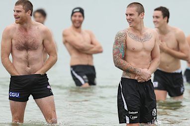 Plenty of his Magpies teammates also love the ink, including Dane Beams (R). (Getty)