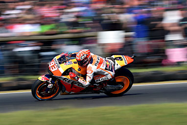 The reigning world champion won the race on a dramatic last lap.