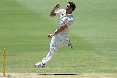 <b>The International Cricket Council has named its Test and One Day teams of the year with the world's best featuring in two all-class sides.</b><br/><br/>But in a clear sign of Australia's fading stocks just two players - master blaster David Warner and pace spearhead Mitchell Johnson - have made the starting 11 Test team.<br/><br/>The side includes three Sri Lankans, headed by captain Angelo Matthews, two South Africans, two Kiwis, two Englishman and, unusually, not a single Indian.<br/><br/>Check out the line-up and see how it stacks up.
