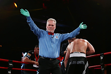 Referee Heafey was forced to award the victory to Gallen.