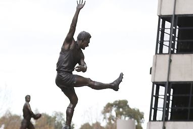 Barassi has his own statue at the MCG. (Getty)