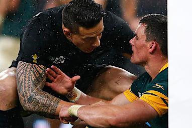 <b>Sonny Bill Williams has been captured in a touching moment of sportsmanship with a South African rival after the All Blacks won through to the World Cup final with a nervy two-point win. </b><br/><br/>Moments after fulltime, Williams made his way to Jesse Kriel as the Springboks outside centre lay crestfallen. Providing a photo reminiscent of the iconic shot of Andrew Flintoff consoling Brett Lee during the 2005 Ashes, Williams embraced his vanquished opponent.<br/><br/>The act typifies the respect between the two teams, <a href=" http://wwos.ninemsn.com.au/article.aspx?id=9044714 "><b>who slugged it out in a titanic struggle that New Zealand won 20-18.</b></a>.<br/>