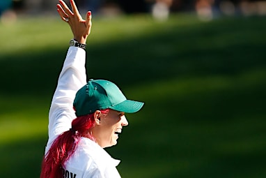 Wozniacki was in shock after holing a 9m putt. (AAP)