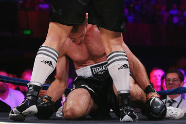 <b>Former Richmond player Shane Tuck was taken to hospital after being knocked out during his professional boxing debut.</b><br/><br/>Tuck, who played 173 games for the Tigers before retiring at the end of the 2013 season, had entered the ring with high hopes for a new career.<br/><br/>But his dream was dashed with a hard right to the chin from Lucas Miller that saw Tuck crumple to the canvas.