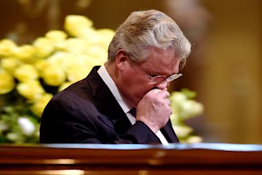 <b>Legendary Australian horse trainer Bart Cummings has been remembered as a 'man of the people' at his state funeral.</b><br/><br/>Cummings, who won a record 12 Melbourne Cups, died aged 87 on August 30.<br/><br/>Racing royalty turned out to remember him at Sydney's St Mary's Cathedral, with his son and fellow trainer Anthony saying his dad spent time with kings and queens, prime ministers and premiers, yet treated them just as he did the common man.<br/><br/>
